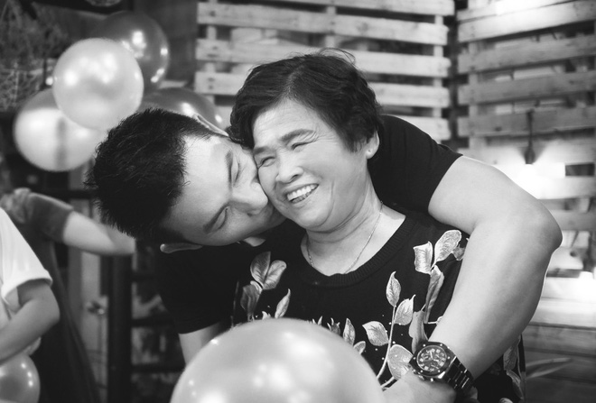 nguyen hong an hanh phuc mung tuoi moi ben me ruot