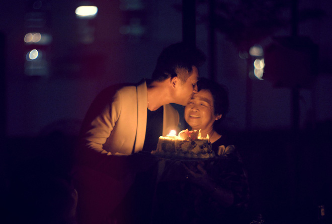 nguyen hong an hanh phuc mung tuoi moi ben me ruot