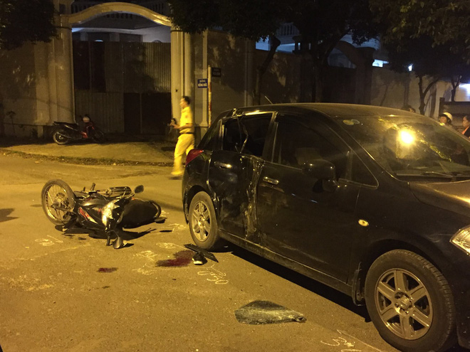 tphcm di xe may cho 3 roi lao vao xe hop 3 nam thanh nien nhap vien trong tinh trang nguy kich