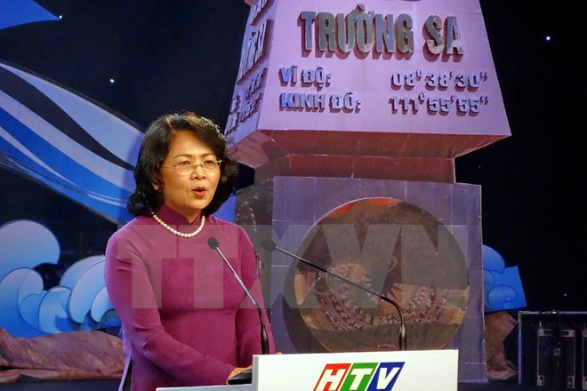 hon 15 ty dong gui den nguoi dan can bo va chien sy dao xa