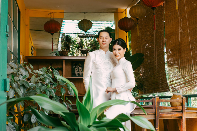 trang tran hanh phuc khi duoc ong xa viet kieu om hon tinh cam