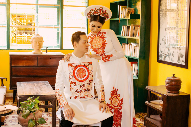 trang tran hanh phuc khi duoc ong xa viet kieu om hon tinh cam