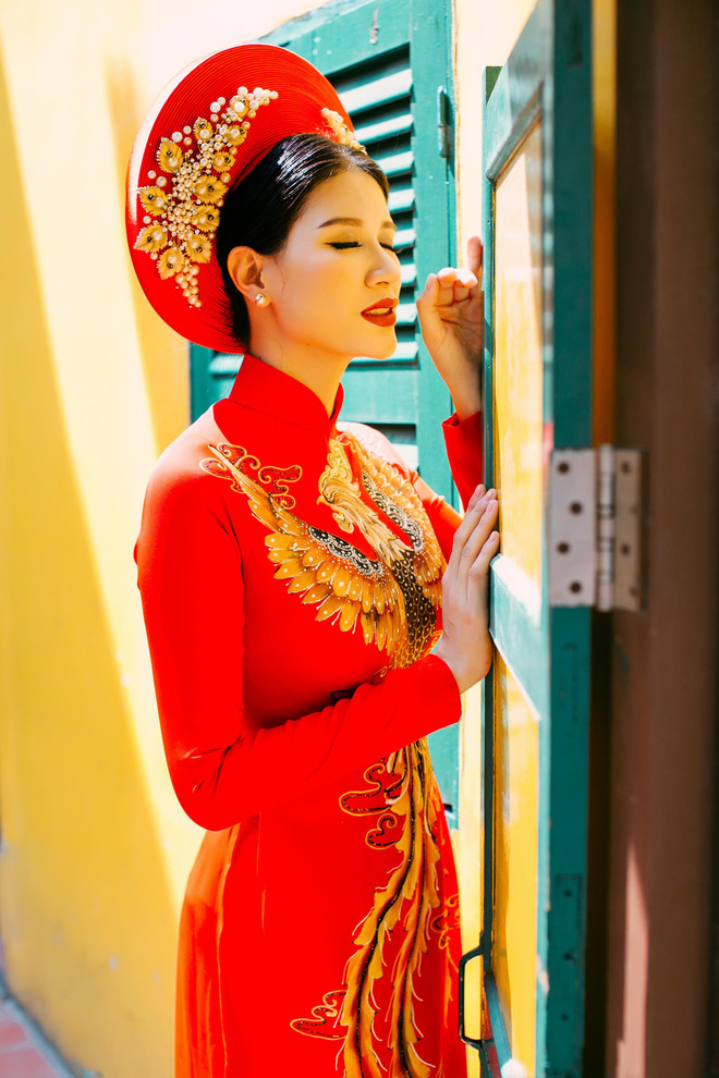 trang tran hanh phuc khi duoc ong xa viet kieu om hon tinh cam