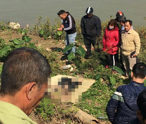 di danh ca mot nguoi dan hot hoang phat hien thi the nam thanh nien noi tren song