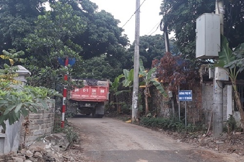 lac thuy hoa binh loi dung nao vet ao ho de ban dat