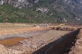 lac thuy hoa binh loi dung nao vet ao ho de ban dat