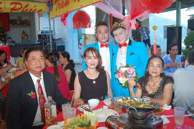 cap doi dong tinh nam gay xon xao voi dam cuoi hanh phuc sau 6 nam hen ho