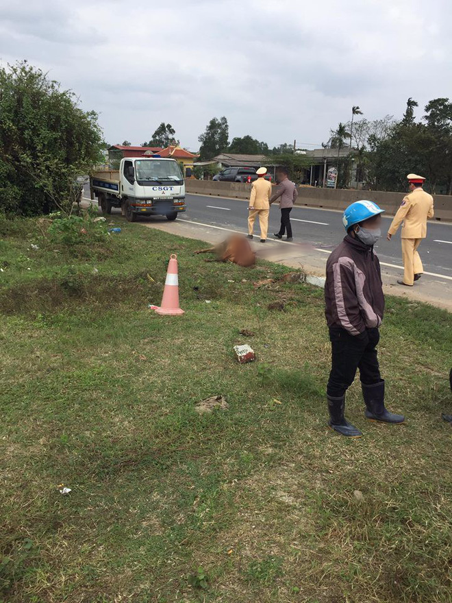 phuot thu sg ra hn mua motor dang chay xuyen viet ve thi dam phai con bo khien xe nat bet