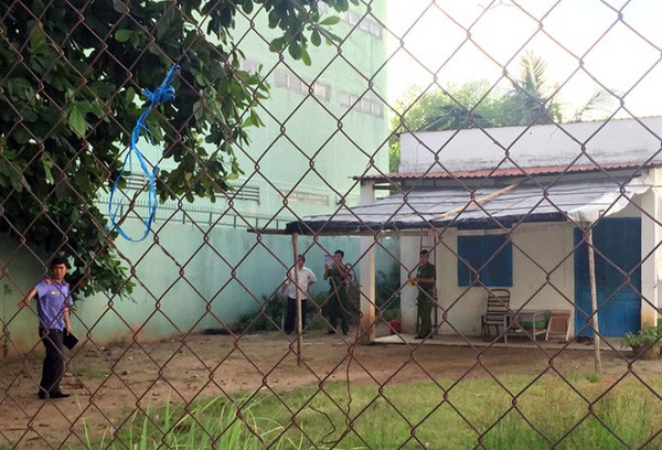 dim chet vo trong thung nuoc roi than nhien cho ve que an tang nguoi chong doi dien an tu hinh