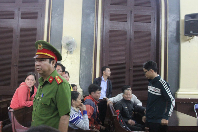 dim chet vo trong thung nuoc roi than nhien cho ve que an tang nguoi chong doi dien an tu hinh