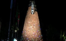 chua den giang sinh do trang tri noel da ngap tran xuong pho