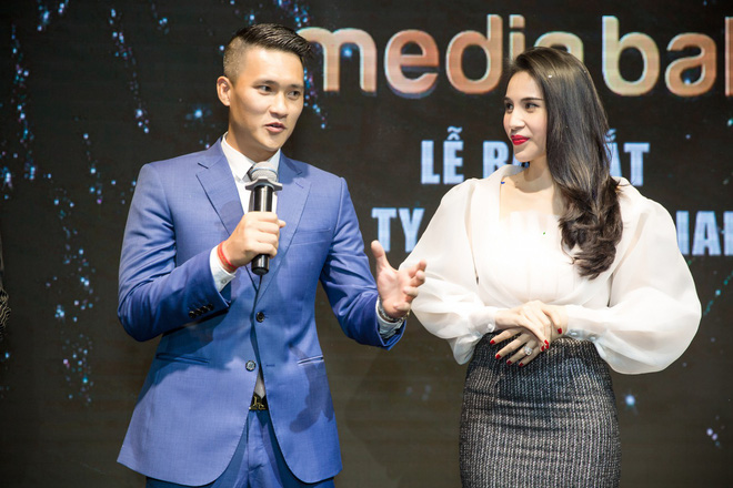 thuy tien an can chinh trang phuc cho cong vinh truoc dam dong