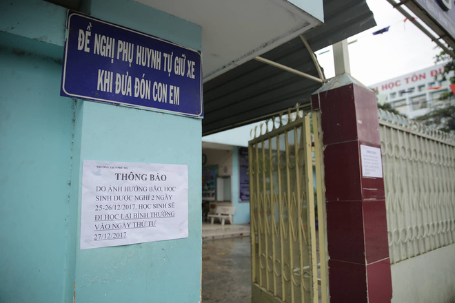 anh huong cua bao tembin gay mua rao va gio giat nguoi sai gon co ro trong cai lanh 21 do c