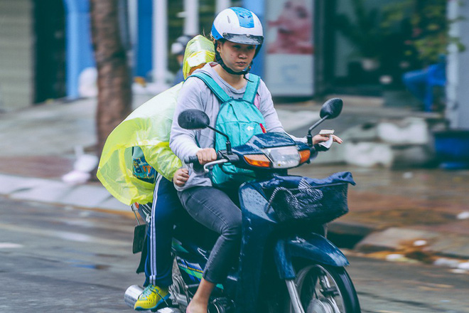 anh huong cua bao tembin gay mua rao va gio giat nguoi sai gon co ro trong cai lanh 21 do c