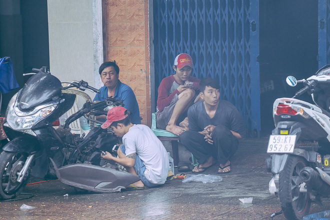 anh huong cua bao tembin gay mua rao va gio giat nguoi sai gon co ro trong cai lanh 21 do c