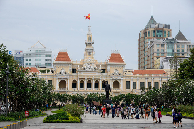 anh huong cua bao tembin gay mua rao va gio giat nguoi sai gon co ro trong cai lanh 21 do c