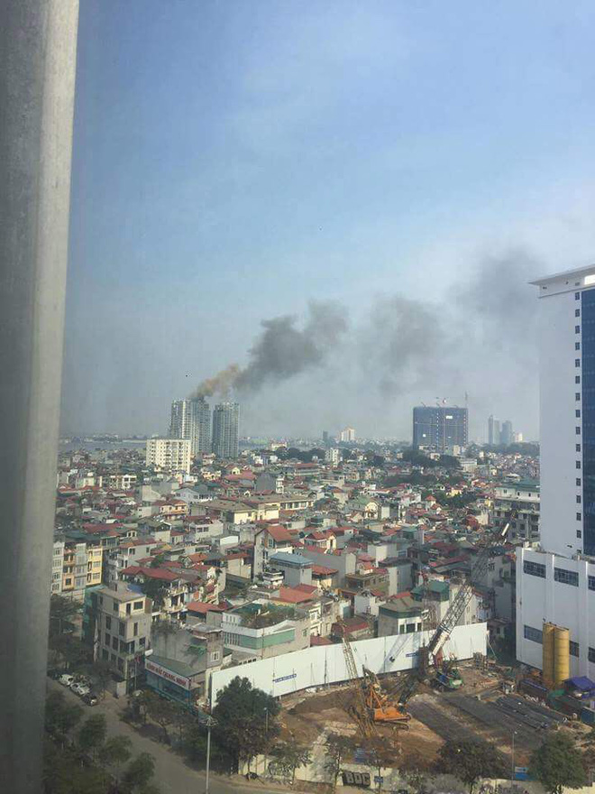 ha noi chay lon tai tang thuong khu chung cu cao cap golden westlake nguoi dan nghe tin hot hoang chay ve nha
