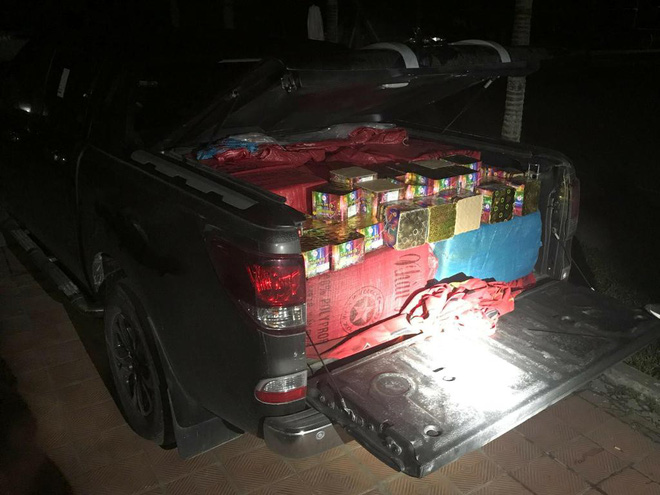 bat xe ban tai van chuyen gan 12000 qua phao di tieu thu trong dem