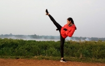 khi mot co gai co dai den taekwondo bi cuop thi day la dieu se xay ra