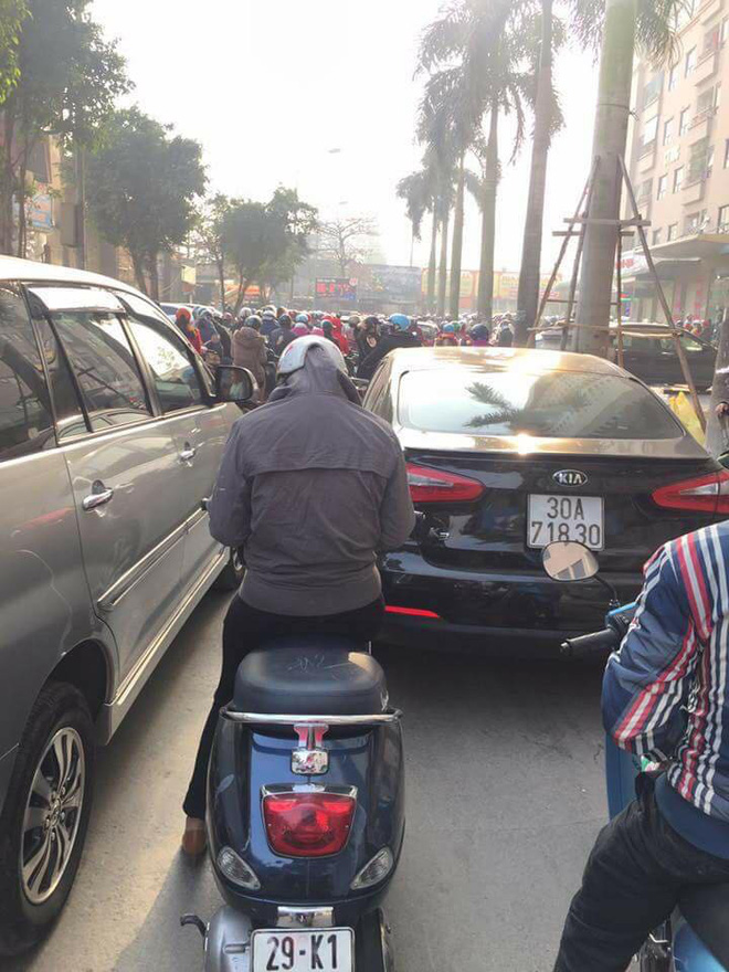 tac duong kinh hoang tai cau to nhin thay nha cach 200 met nhung mat 2 tieng moi ve den noi
