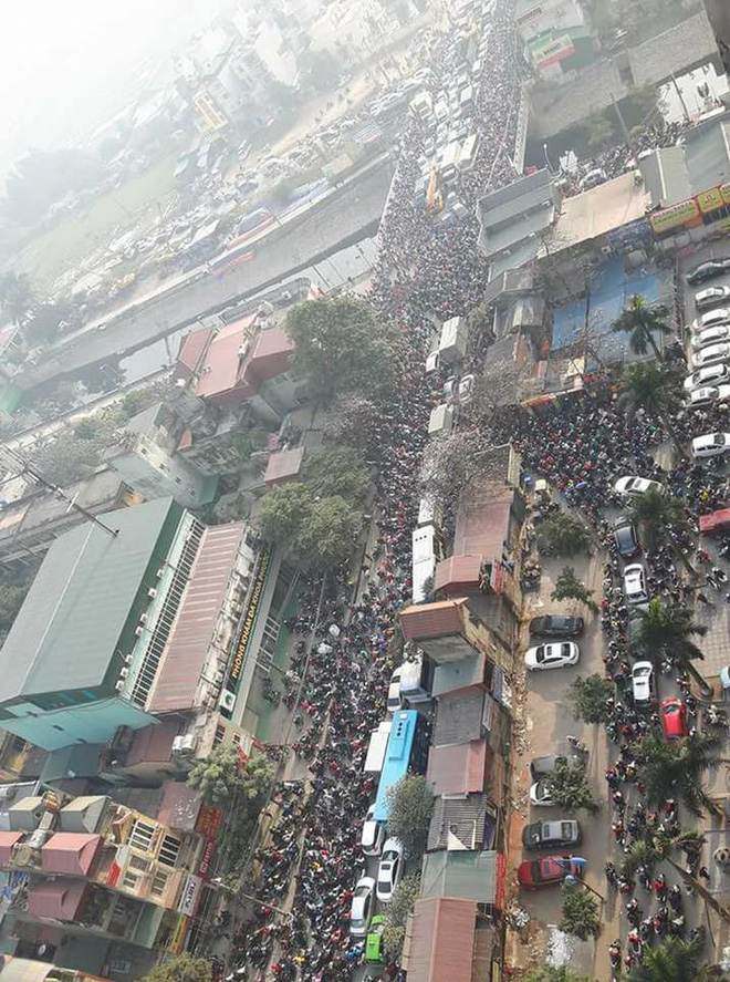 tac duong kinh hoang tai cau to nhin thay nha cach 200 met nhung mat 2 tieng moi ve den noi