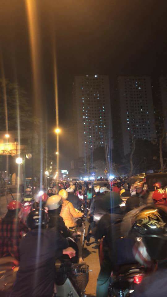 tac duong kinh hoang tai cau to nhin thay nha cach 200 met nhung mat 2 tieng moi ve den noi