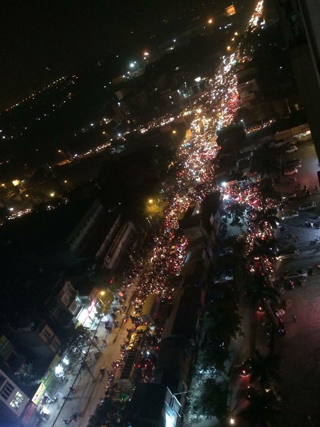 tac duong kinh hoang tai cau to nhin thay nha cach 200 met nhung mat 2 tieng moi ve den noi