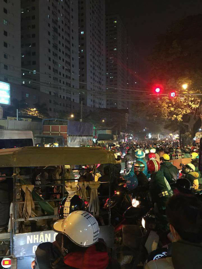 tac duong kinh hoang tai cau to nhin thay nha cach 200 met nhung mat 2 tieng moi ve den noi