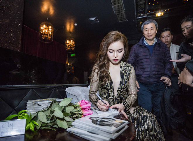 phai tiem thuoc de giu giong nen du xuc dong giang hong ngoc khong dam khoc