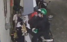 video an trom khi con o chua linh ung nam thanh nien bi ca dan ton ngo khong truy duoi