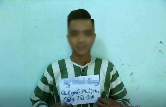 clip mang hung khi len duong cao toc chan xin tien roi livestream khoe facebook nhom nam thanh nien bi chi trich du doi