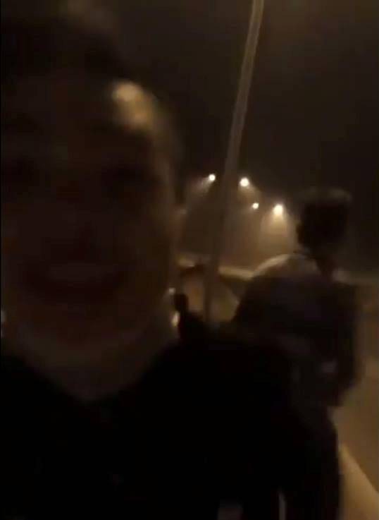 phu tho 11 thanh nien mang hung khi len cao toc chan xe xin deu nguoi ve que nghi tet