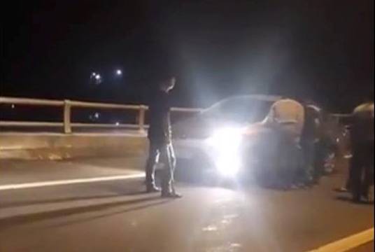 phu tho 11 thanh nien mang hung khi len cao toc chan xe xin deu nguoi ve que nghi tet