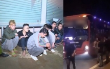 phan ung nhanh tri cua tai xe khi bi nhom thanh nien dung hung khi chan xe xin tien tren cao toc