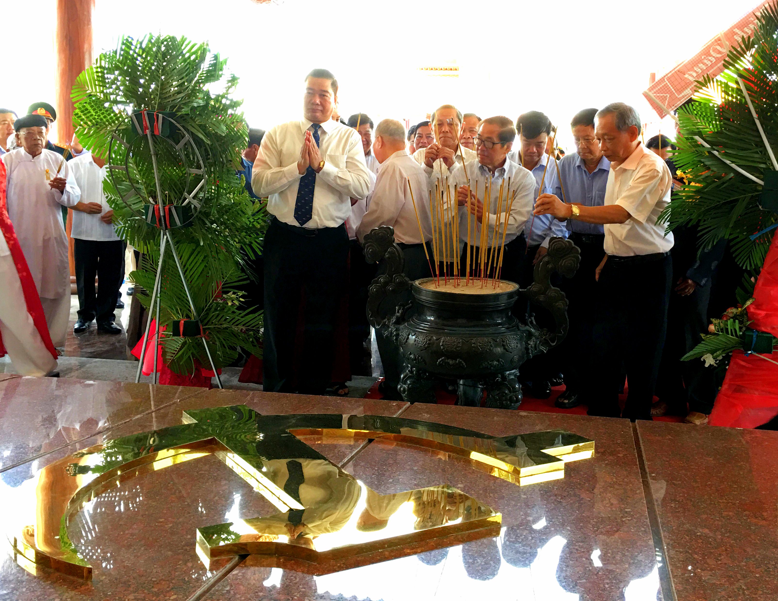 ca mau khanh thanh den tho 10 anh hung liet si khoi nghia hon khoai