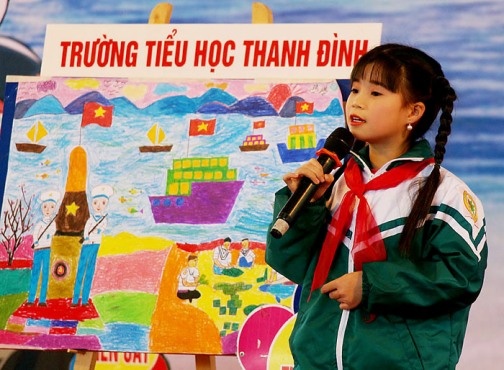 phu tho hoc sinh thi ke chuyen bang tranh ve bien dao to quoc em