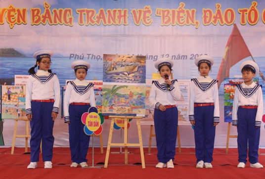 phu tho hoc sinh thi ke chuyen bang tranh ve bien dao to quoc em