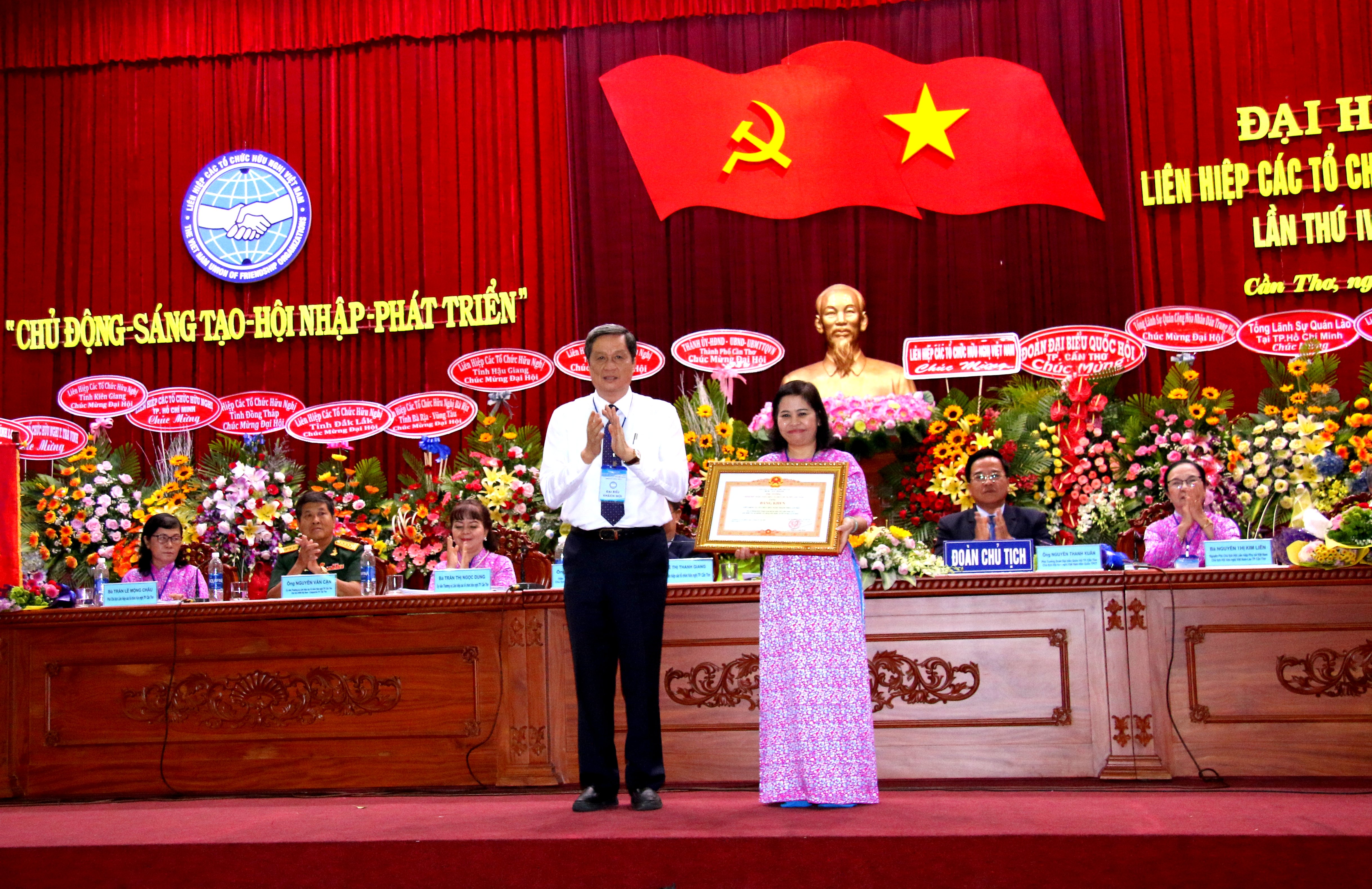 can tho chu dong sang tao hoi phap phat trien linh hoat trong cong tac doi ngoai nhan dan