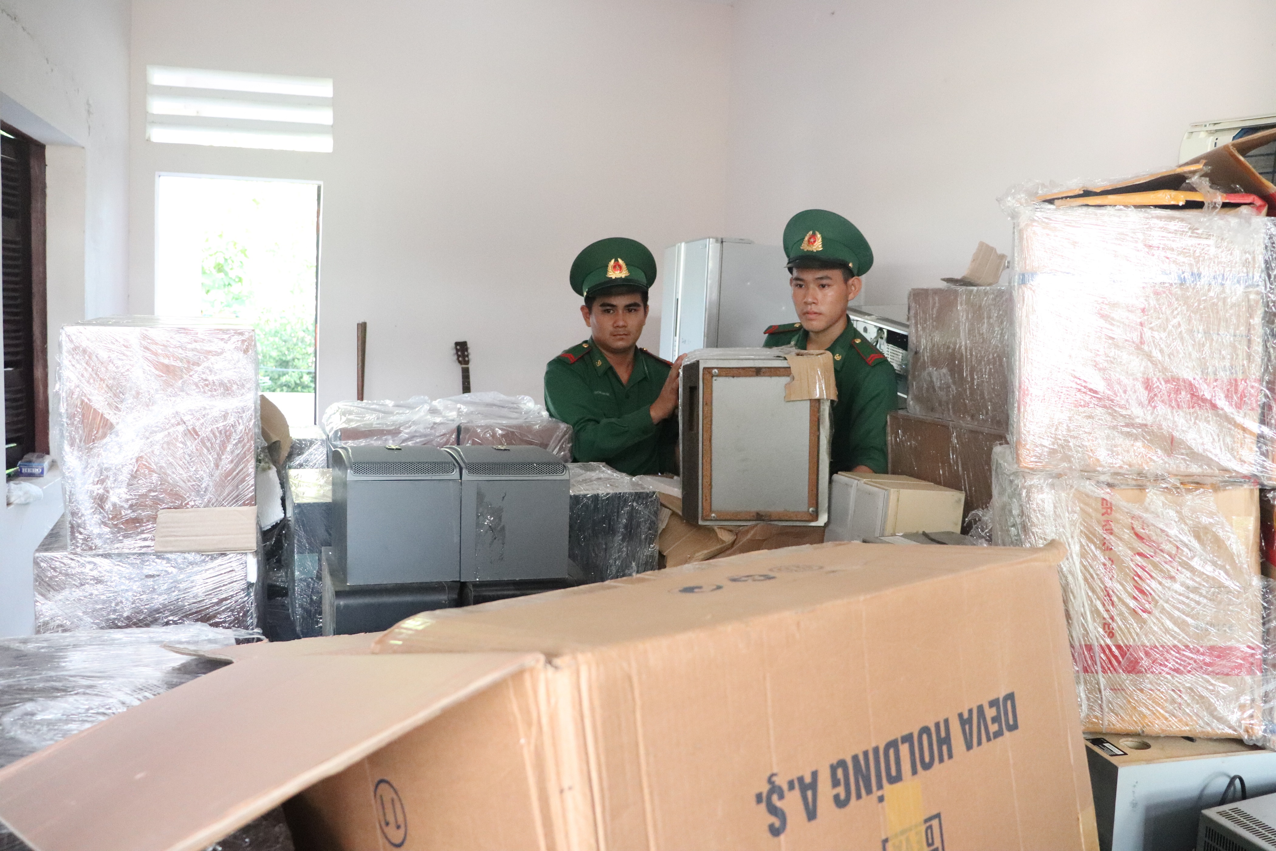 bo doi bien phong an giang hai ngay bat 2 vu buon lau lon