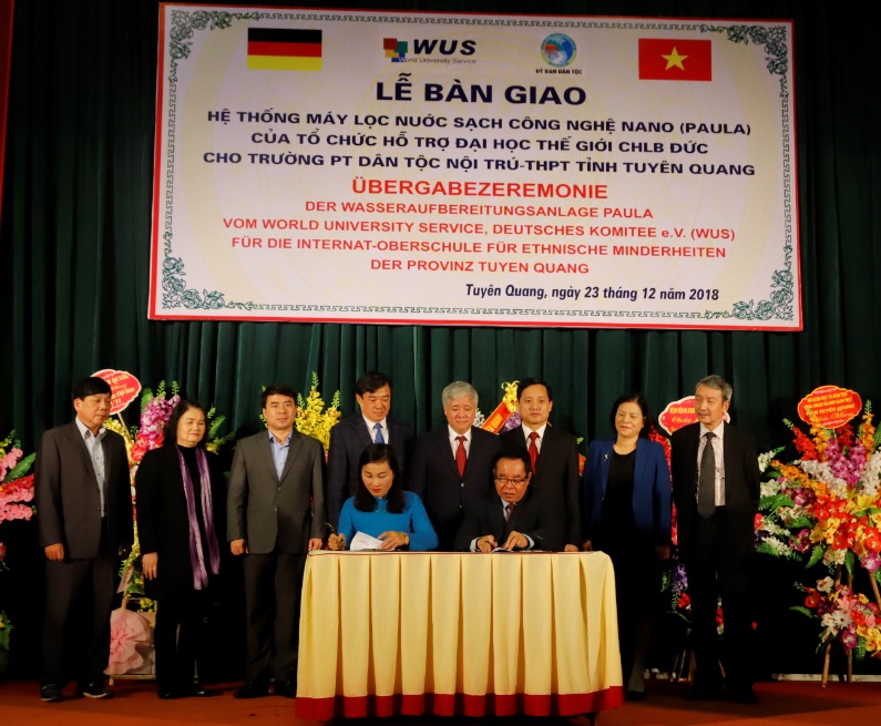 ban giao he thong may loc nuoc sach cho truong dan toc noi tru tinh tuyen quang