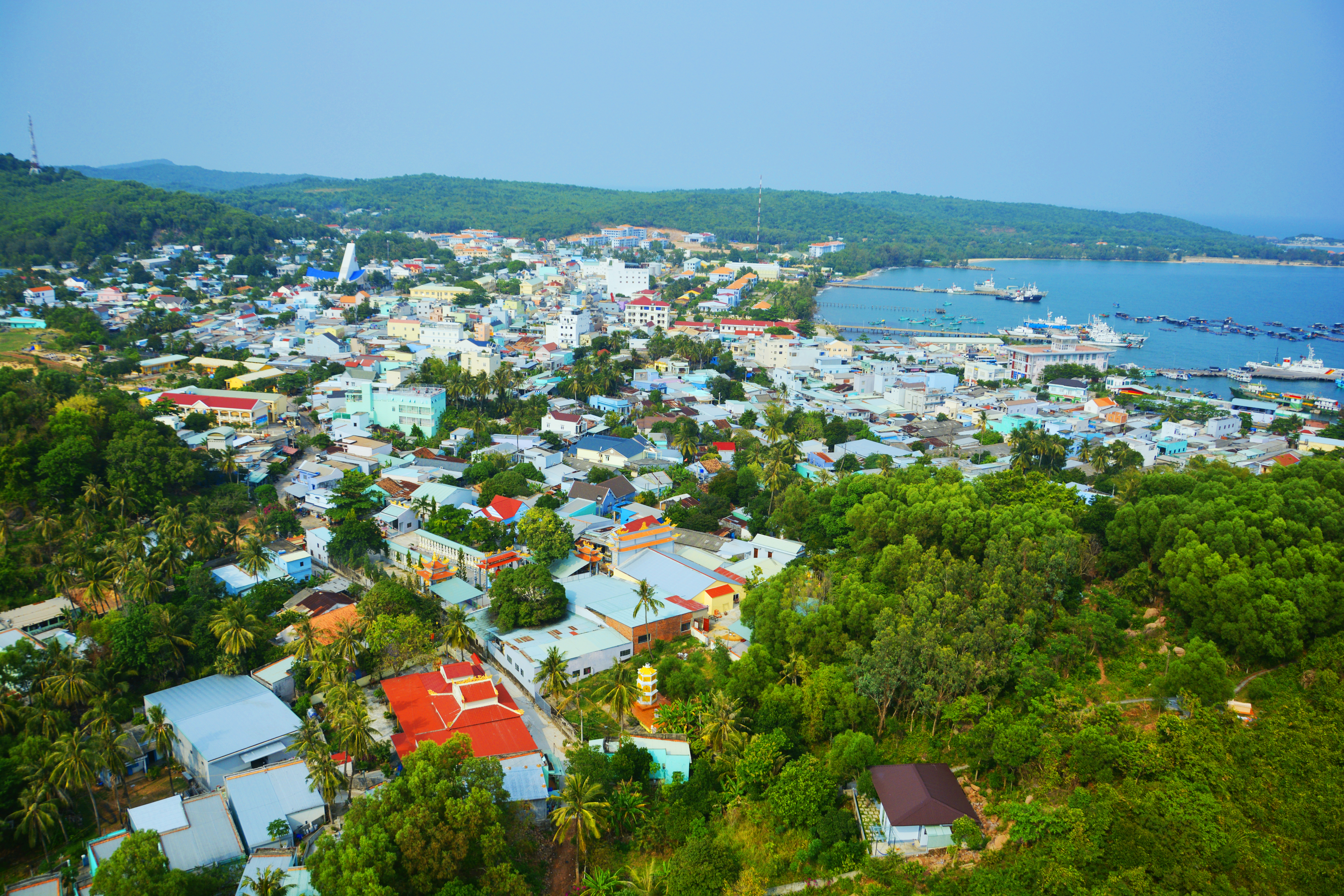 du ngoan ky thu ngam ve dep tua thien duong bien dao voi cap treo dai nhat the gioi