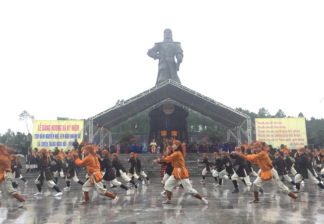 hue ky niem 230 nam nguyen hue len ngoi hoang de va chien thang ngoc hoi dong da