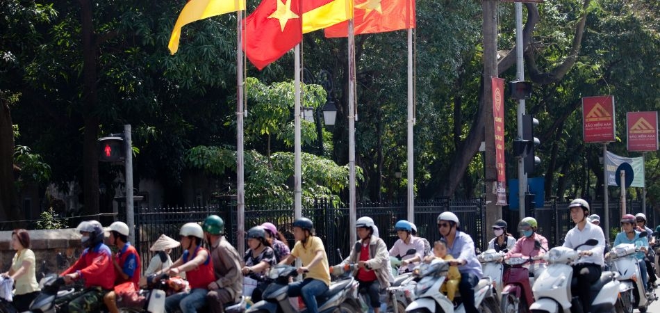Quang cảnh hàng ngày trên đường phố Hà Nội. Ảnh: dpa