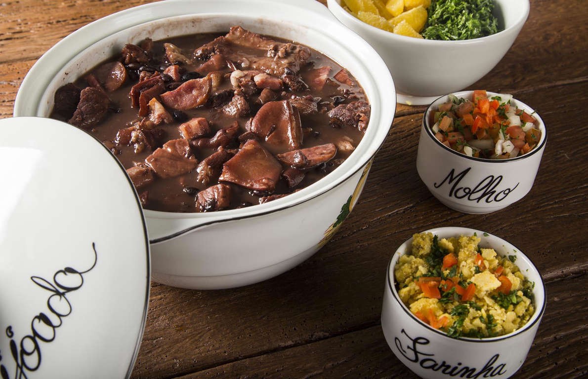 Món thịt hầm đậu Feijoada. Ảnh: Paulo Vilela/Shutterstock
