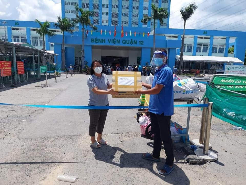 Những cơ số thuốc men cần thiết được trao cho các bệnh viện trên địa bàn TP. HCM