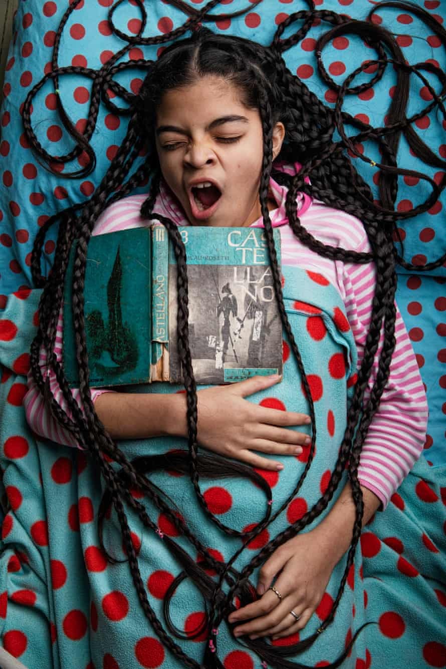 Cô bé Antonella sẵng sàng đánh đổi mái tóc dài của mình để được quay trở lại trường học