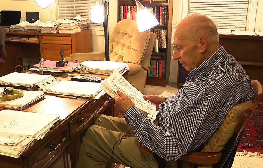 Trước khi theo đuổi ngành Vật lý, ông Steiner là một chuyên gia Huyết học - Ảnh: Nick Dentamaro/Brown University