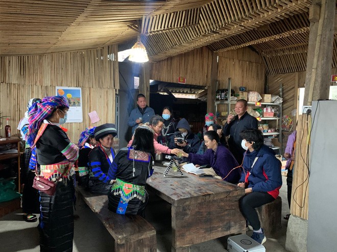 Lê Cát Trọng Lý kết thúc đêm diễn ở Hà Nội: Mong những giai điệu Việt đẹp khiến mọi người nhích lại gần nhau