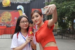 AMEE, Justa Tee, Phương Ly cùng dàn sao khủng “quẩy tưng” cùng khán giả qua loạt hit triệu view tại Phố Hàng Nóng