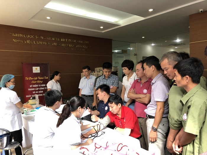 hon 300 nguoi tham gia chuong trinh moi giot mau mot tam long mr thanh